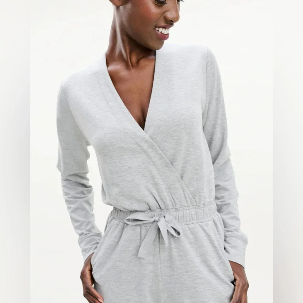 NWT Splendid x Cella Jane Supersoft Surplice Jumpsuit Gray Size Small - Picture 4 of 16